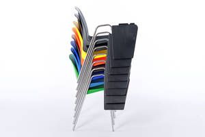 Als Stapelstuhl kann man mit dem Mali ST auch kurzfristig höhere Stuhlbedarfe auffangen